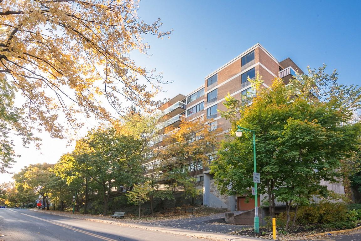 900 Rockland Apartments For Rent - 900 Av Rockland, Montréal, Qc H2v 