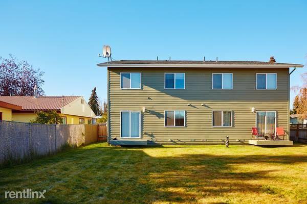 3301 Greenland Dr - Photo 2 of 7