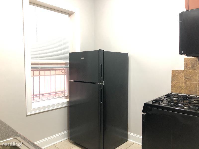 134 134 Corbin Ave 25 - Photo 3 of 7