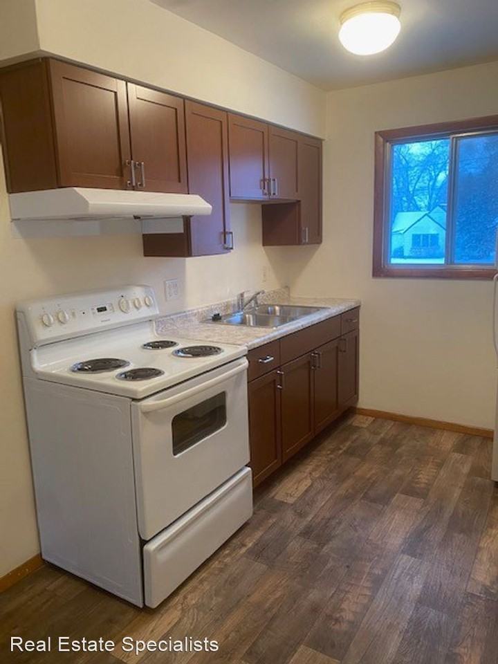 715-717 Maple Street - Photo 3 of 4