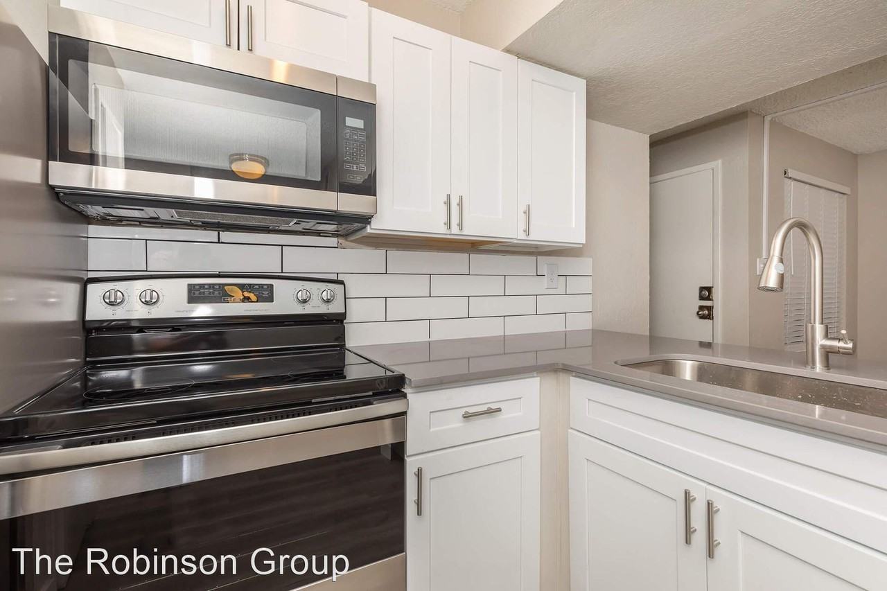 11821 N 28th Dr. - Photo 3 of 15