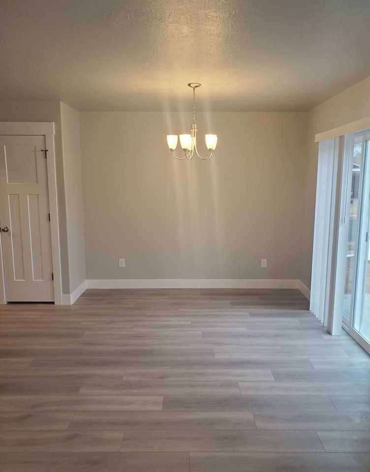 4902 Sw - Photo 3 of 8