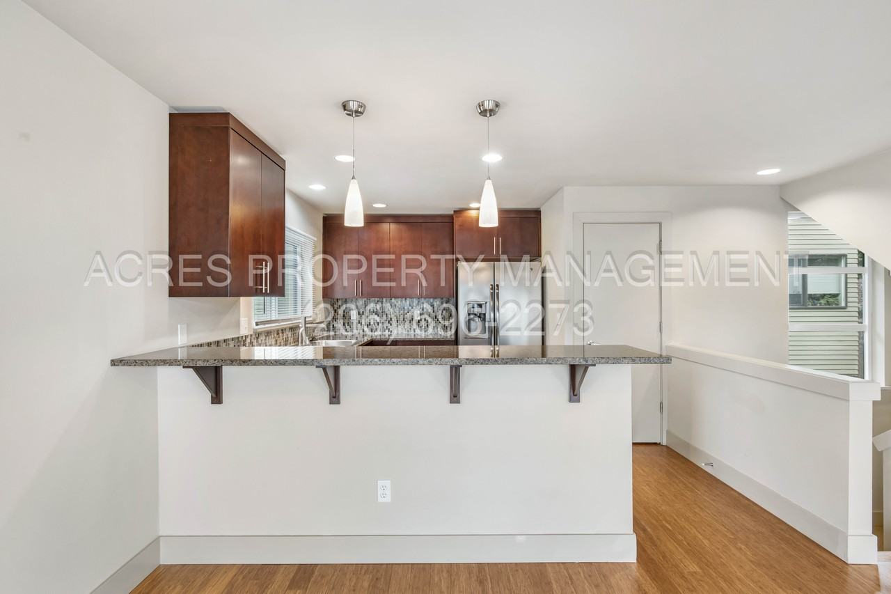 753 N 71st St - Photo 3 of 20