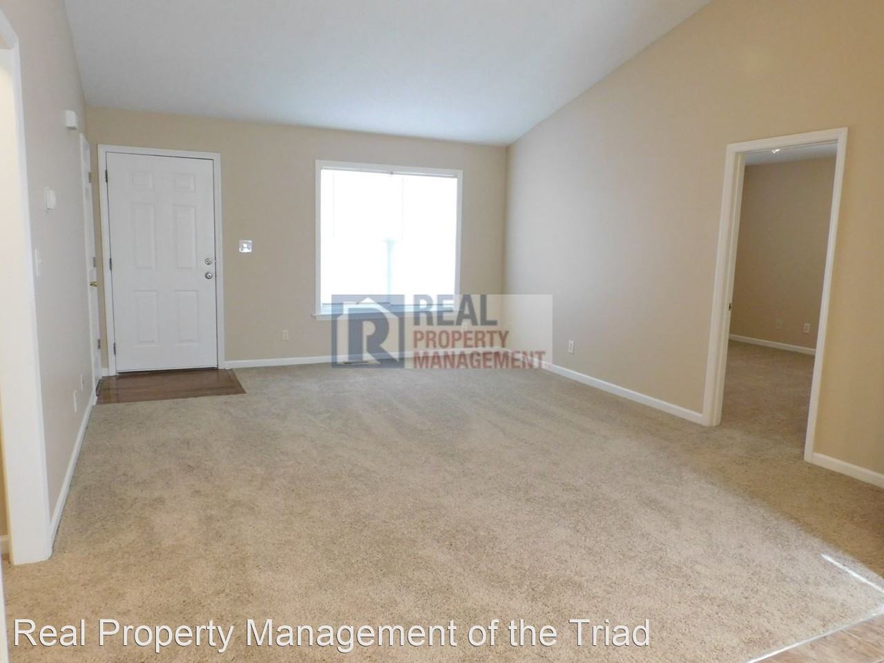 2114 Fairbrother St - Photo 3 of 18