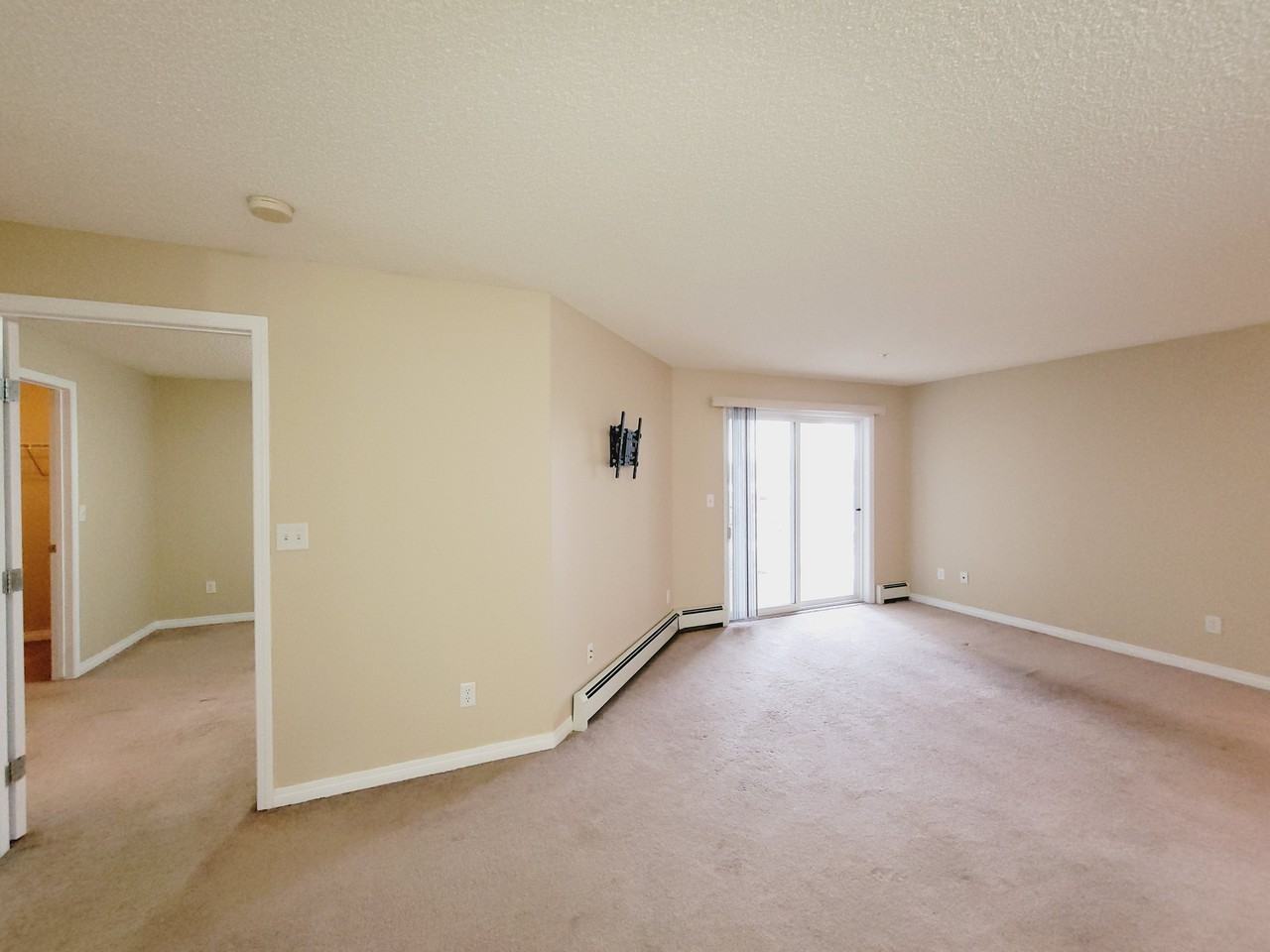 9525 162 Ave Nw - Photo 3 of 17