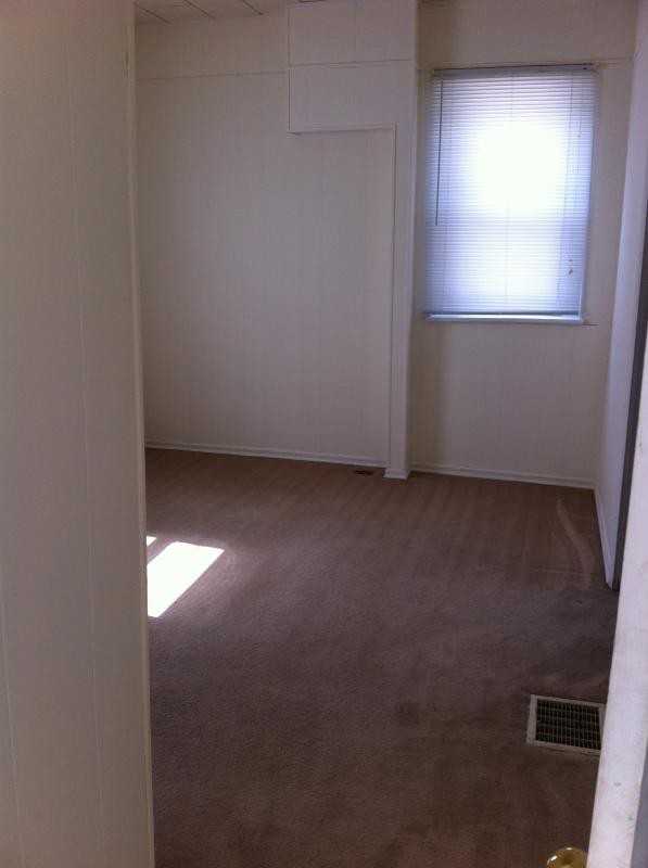 321 West Oak Street - Photo 2 of 5