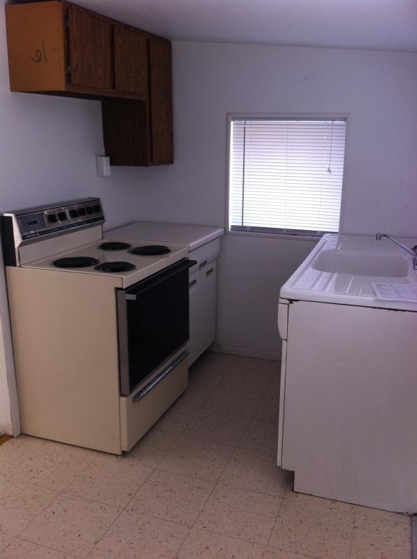 321 West Oak Street - Photo 3 of 5