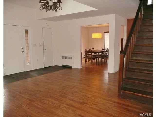 212 Pinesbridge Rd - Photo 2 of 25