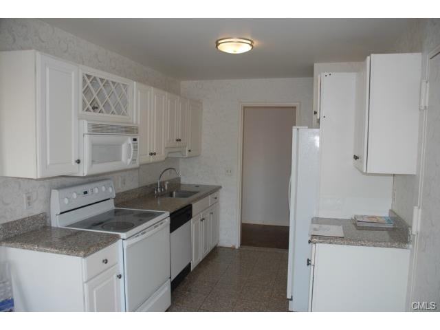 2 Hills Ln #2 - Photo 3 of 16