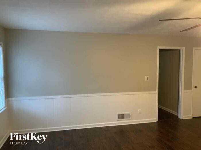 1541 Bentwood Dr Sw - Photo 2 of 19