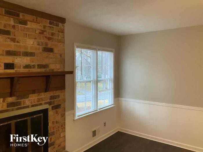 1541 Bentwood Dr Sw - Photo 3 of 19