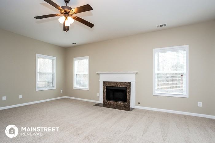 2729 Palmview Ct Sw - Photo 2 of 15