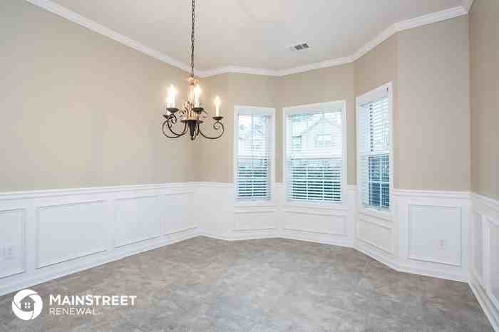 2729 Palmview Ct Sw - Photo 3 of 15