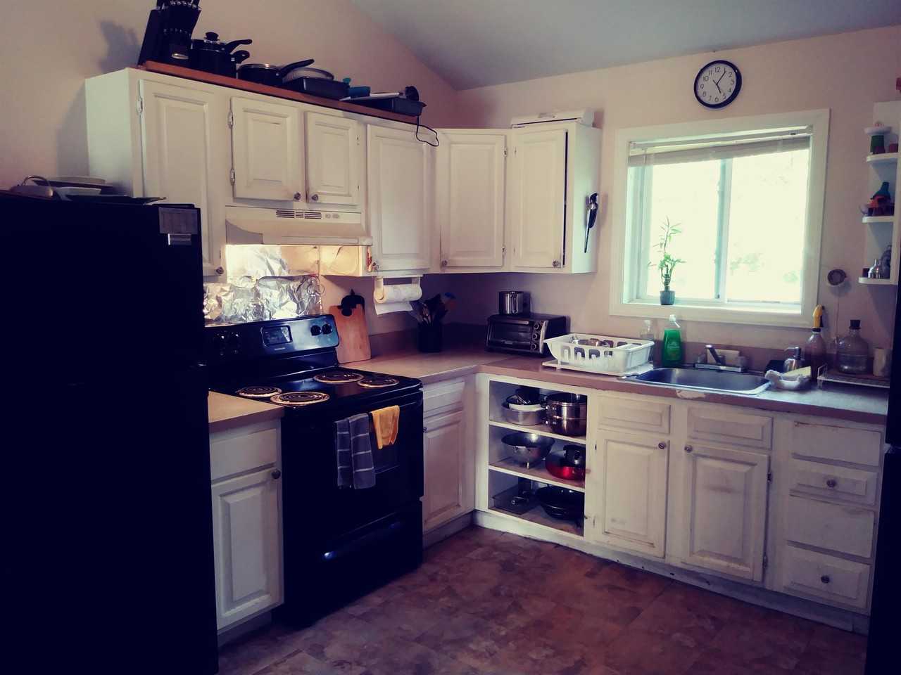 319 Bay Ave Rm 6 - Photo 3 of 3