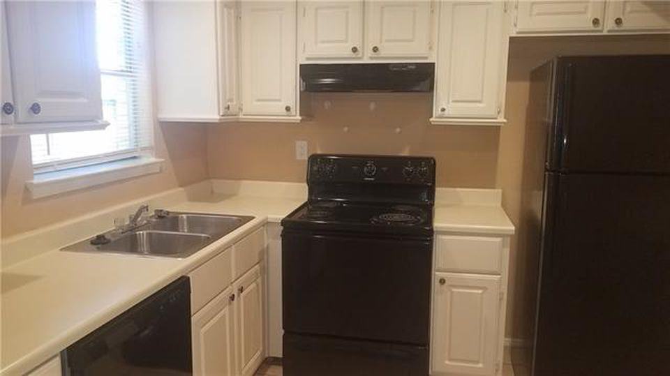 1770 Belshire Ct - Photo 3 of 6