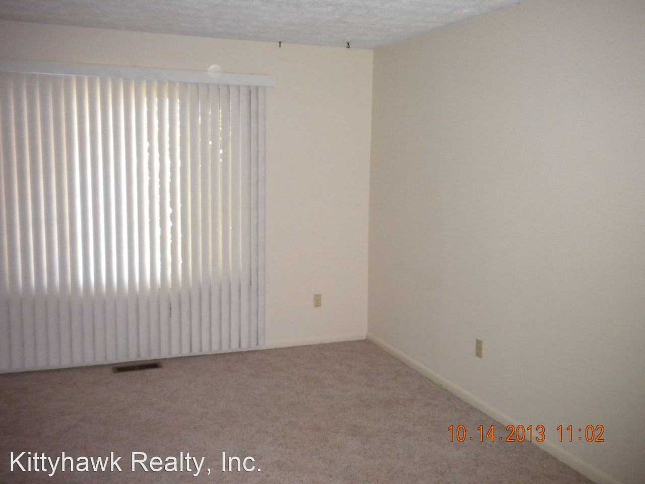 827/829/831/833 Woodview Court - Photo 2 of 8