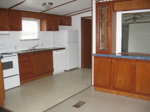 325 Rockford Cedar St - Photo 3 of 7