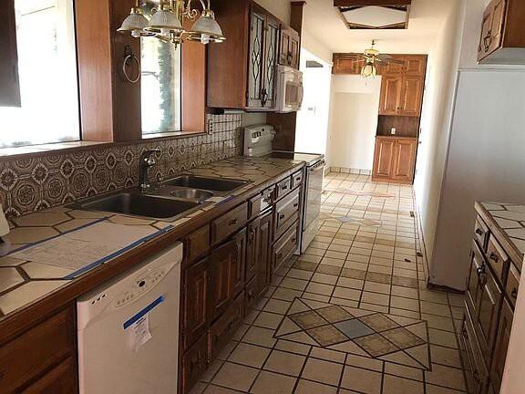 3100 Crockett Avenue - Photo 2 of 13