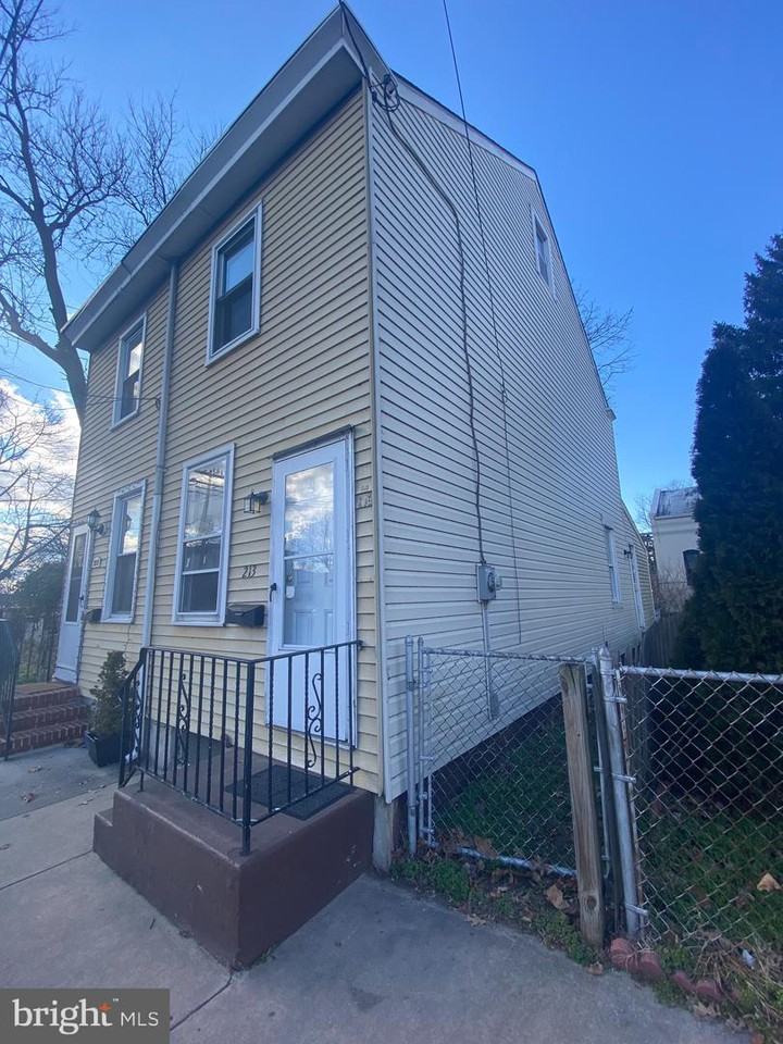213 S King St - Photo 2 of 17