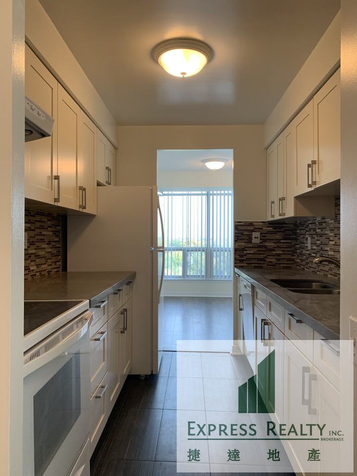 942 Yonge Street - Photo 2 of 14