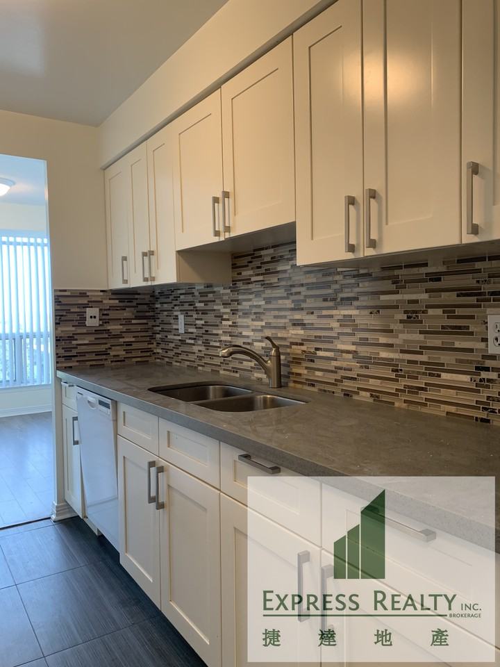 942 Yonge Street - Photo 3 of 14