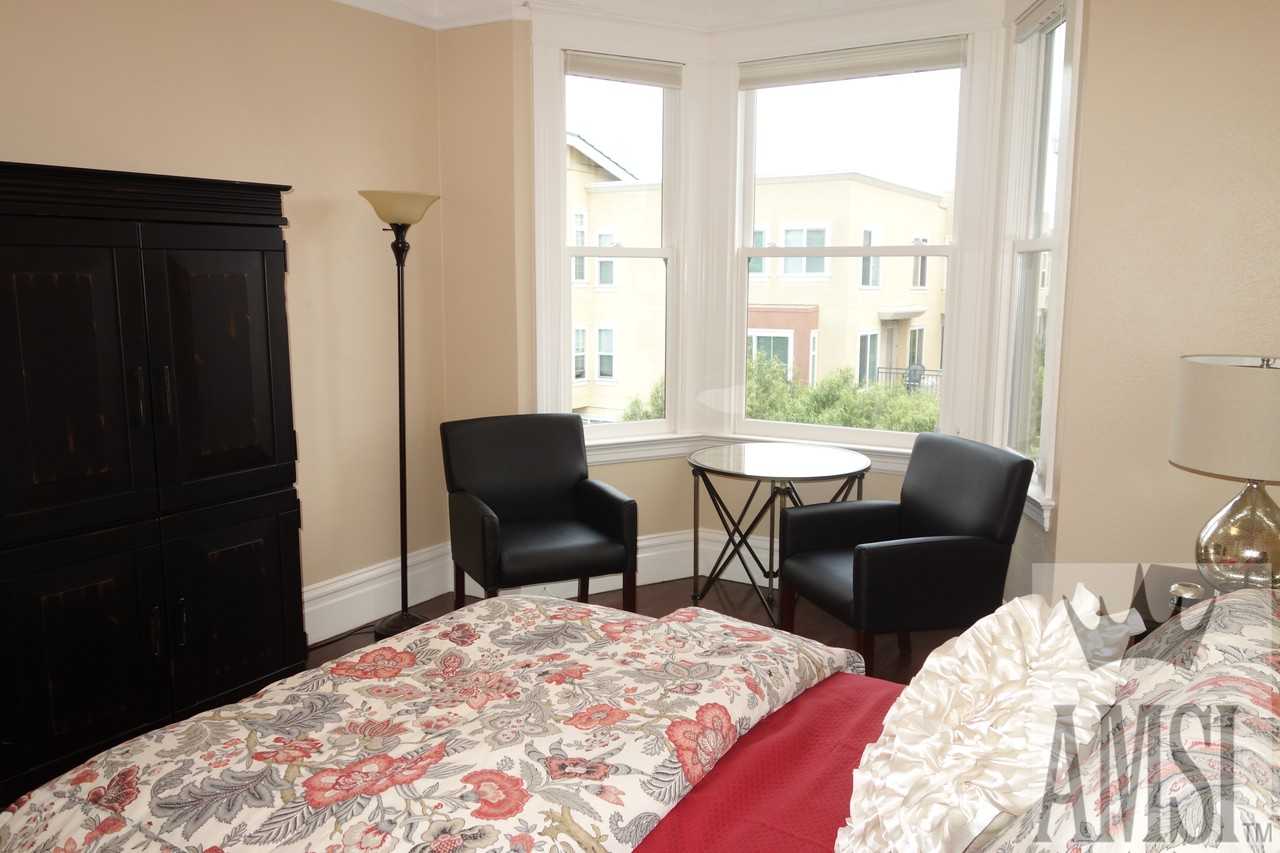 591 Francisco St - Photo 2 of 16
