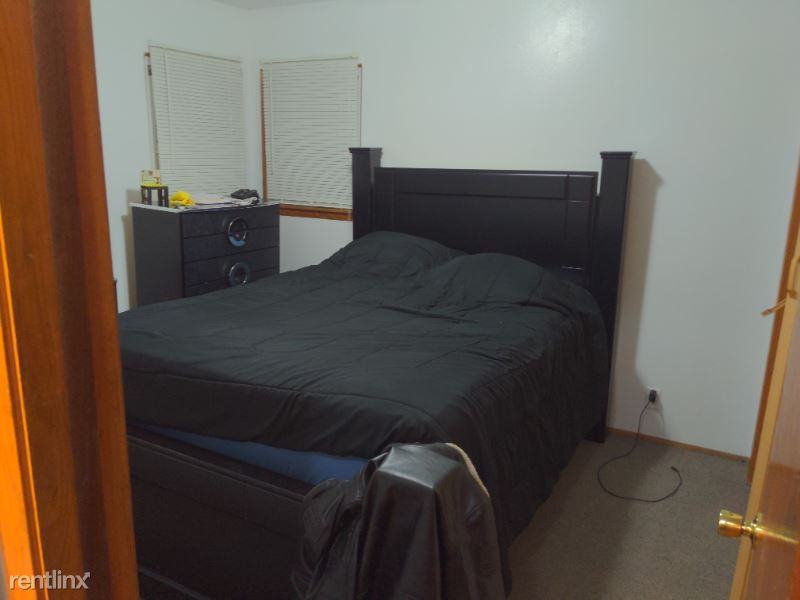 2852 S 34th St - Photo 3 of 6