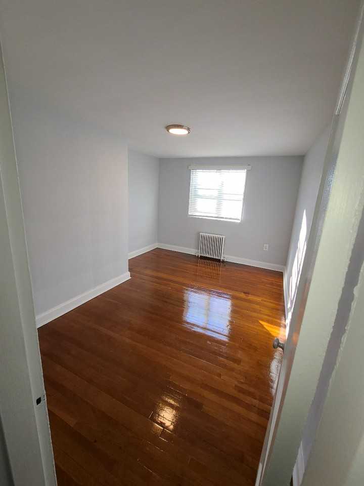 4219 1St St Se - Photo 3 of 7