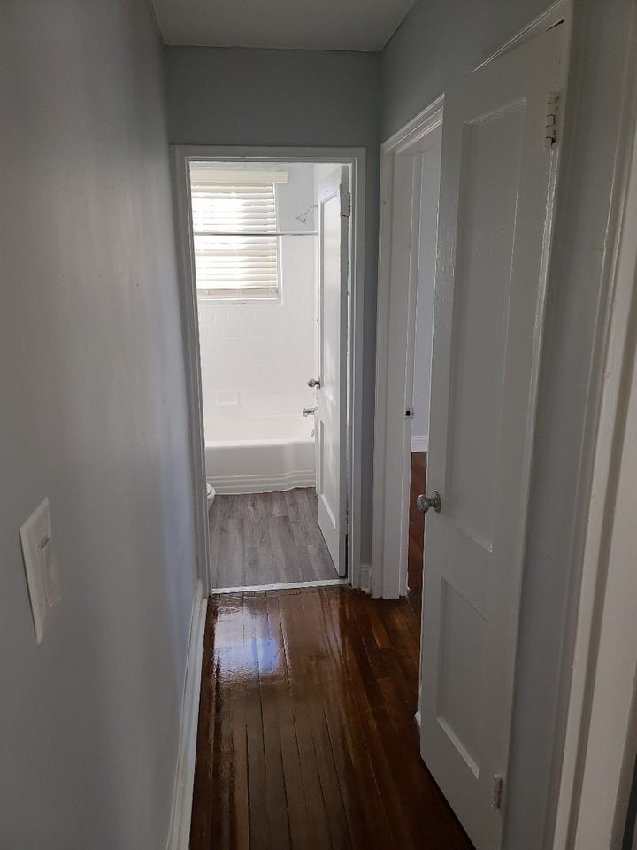 4219 1St St Se - Photo 5 of 7