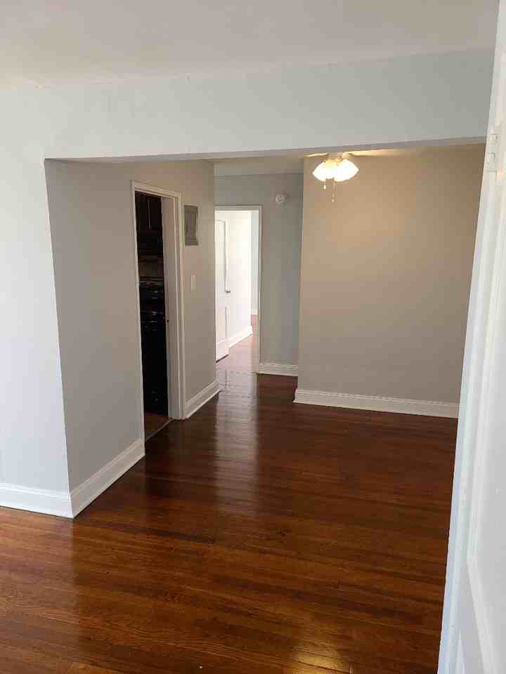 4219 1St St Se - Photo 2 of 7