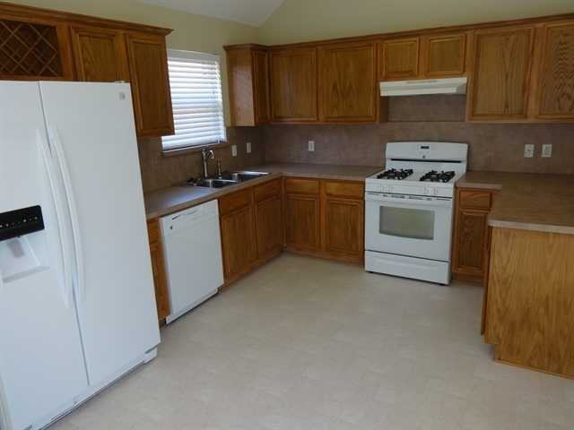 205 Larkspur Dr - Photo 3 of 11