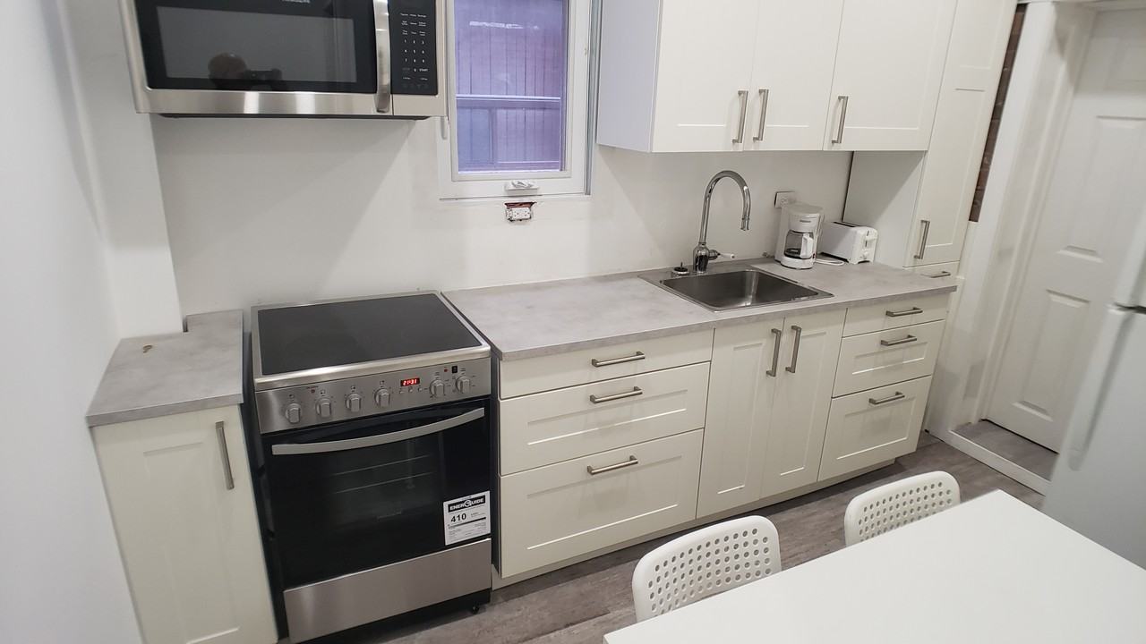 Lansdowne Ave & Bloor St W - Photo 2 of 5