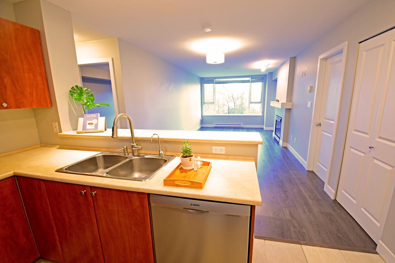 Mont Royal Square & E 54th Ave #202 - Photo 3 of 21