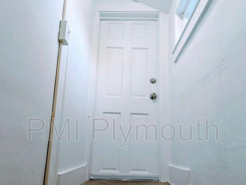 327 327 Onset Avenue - Photo 2 of 7