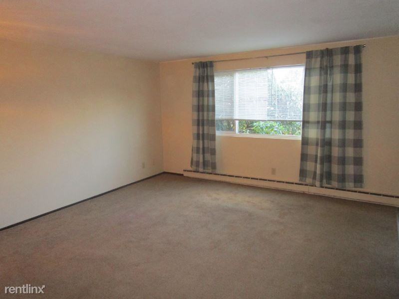 345 Pelly Ave N - Photo 2 of 9