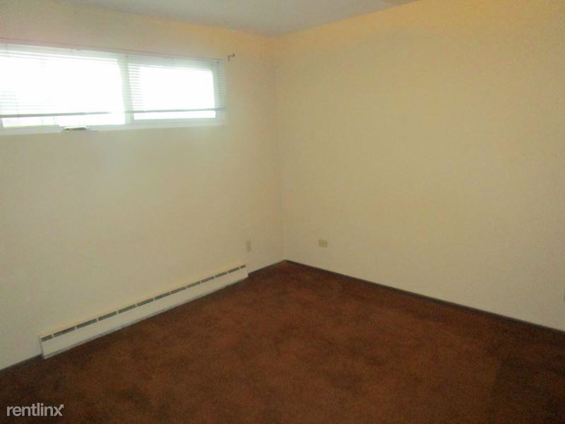 345 Pelly Ave N - Photo 3 of 9