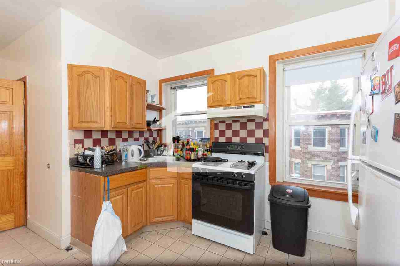 163 Thorndike St - Photo 3 of 10