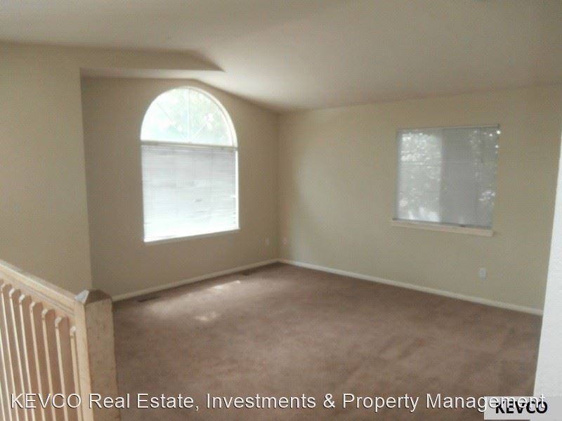 620 S Sherwood St - Photo 2 of 11