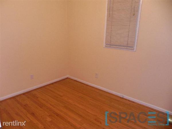 1136 W Barry Ave - Photo 2 of 19