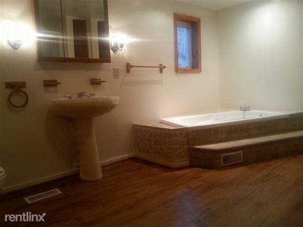 28 Liberty St - Photo 2 of 7