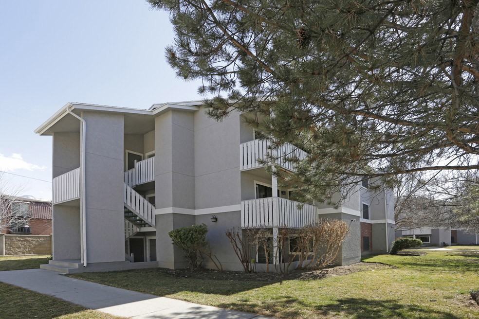 Holladay Grove Apartments - Photo 3 of 18