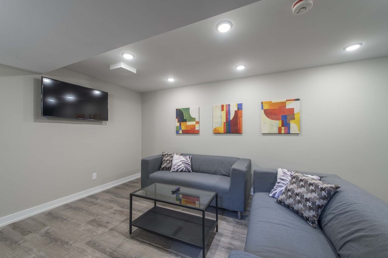 1070 Meadowlands Drive East #B - Photo 3 of 9