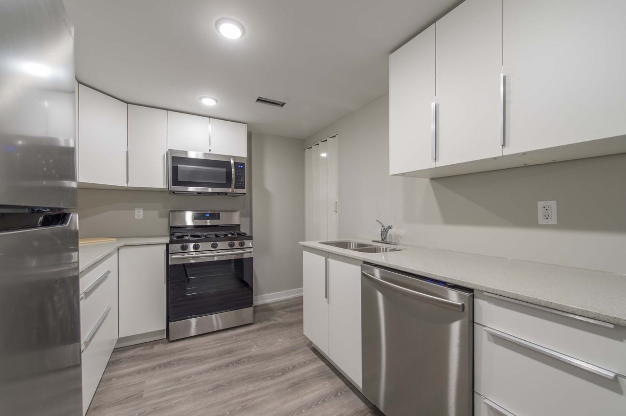 1070 Meadowlands Drive East #B - Photo 6 of 9