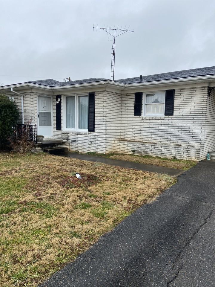 2349 Main St - Photo 2 of 17