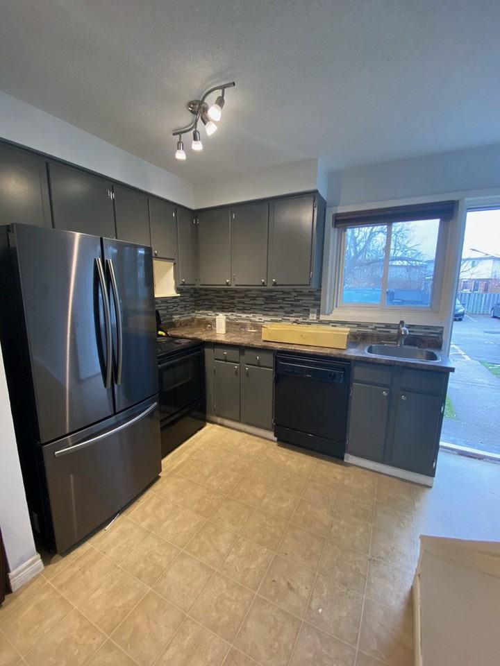 1090 Kipps Lane - Photo 3 of 17