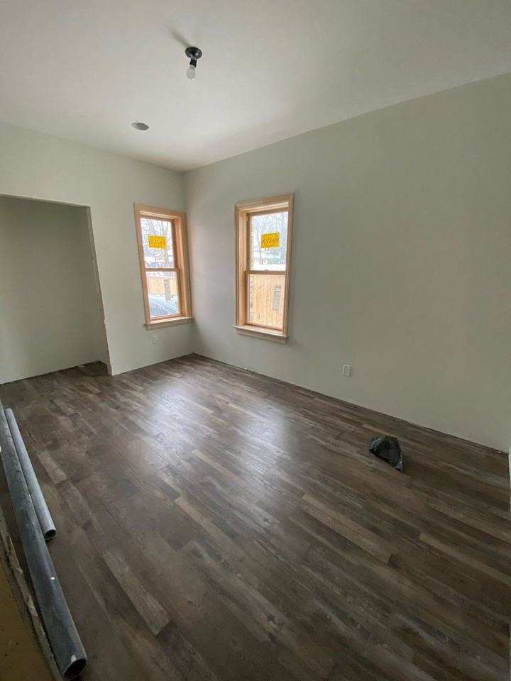 504 English Street - Photo 3 of 10