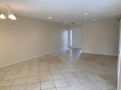 702 Crosswinds Dr - Photo 2 of 8