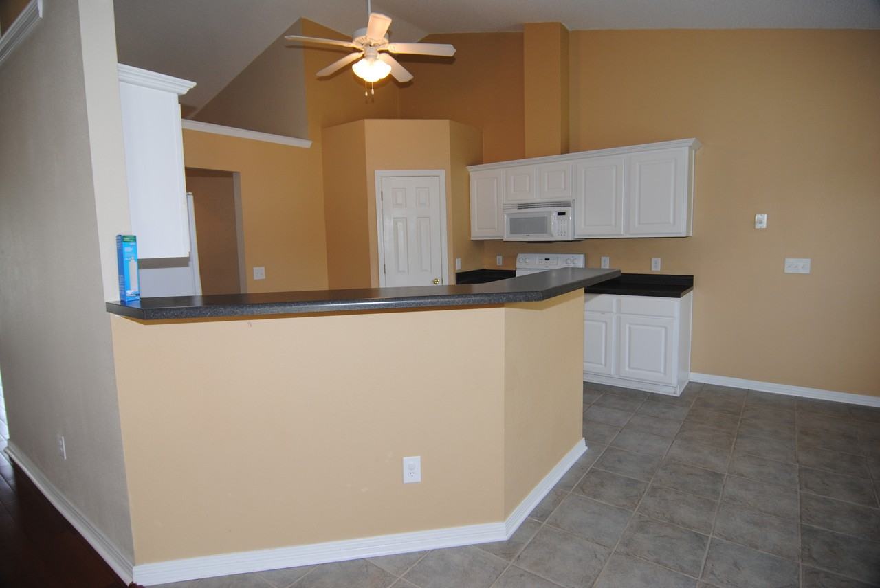 1194 Freeboard Blvd - Photo 3 of 24