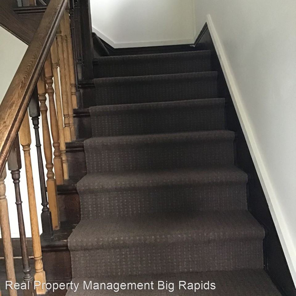 303 S Michigan Ave - Photo 3 of 17