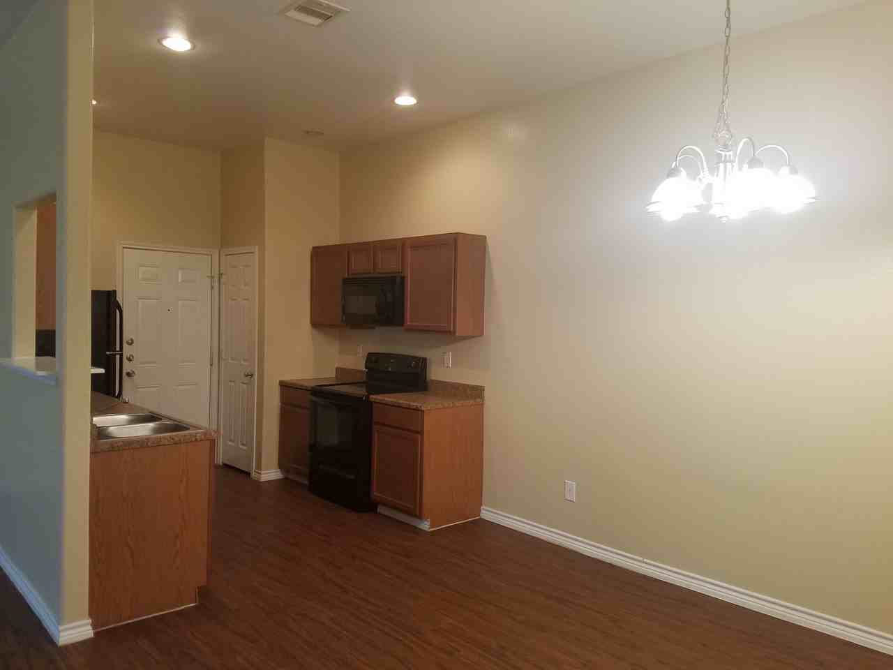 1114 Cedar St - Photo 2 of 6